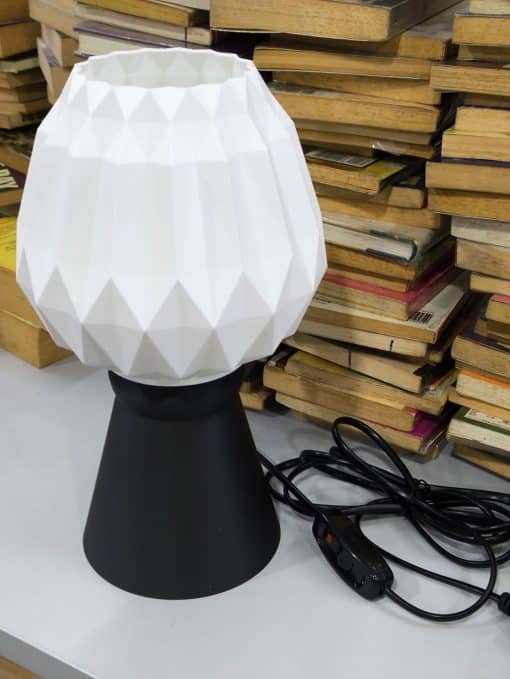 LUUMI Ori lamp with cone stand and long wire