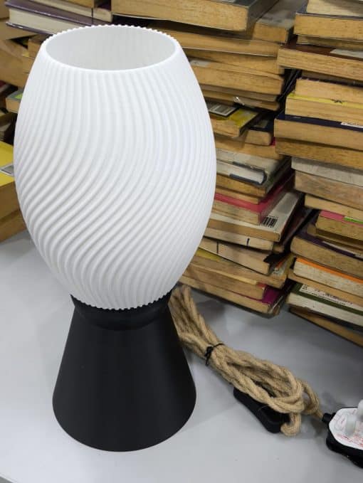 LUUMI Wave lamp with cone stand and rope wire
