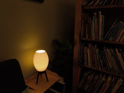 LUUMI Wave lamp with legs stand